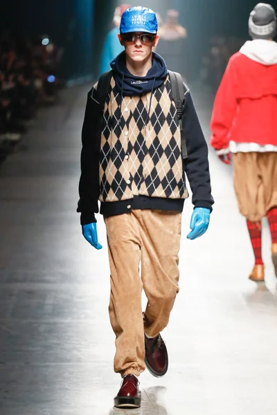 Look 8